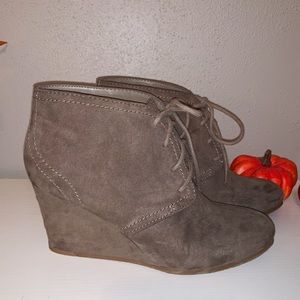 Arizona wedged booties